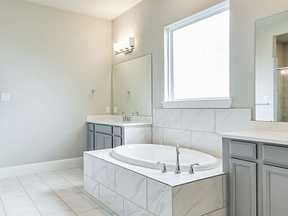 HS 3114 Plan 6015 Owner Bath