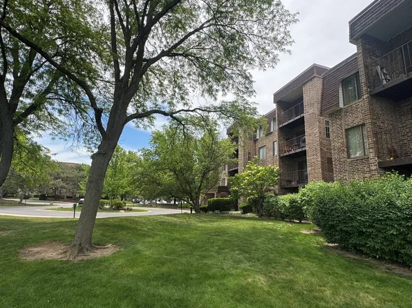 2050 Valencia Dr APT 205C, Northbrook, IL 60062