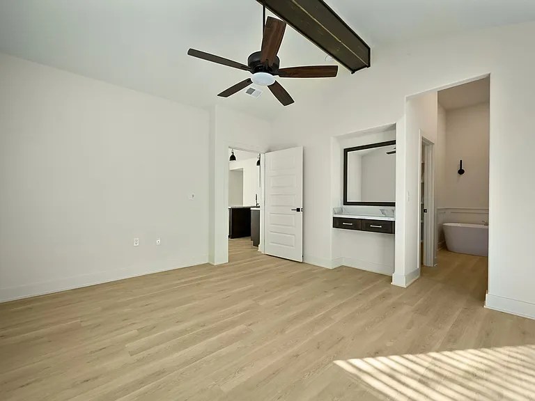 212 E Maplewood Ln — Photo 18