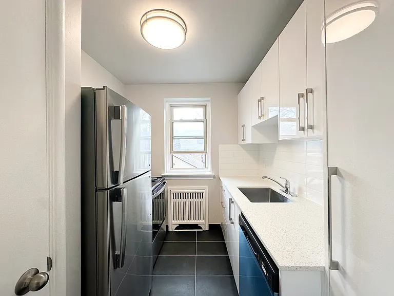118 Montgomery Ave — Photo 13