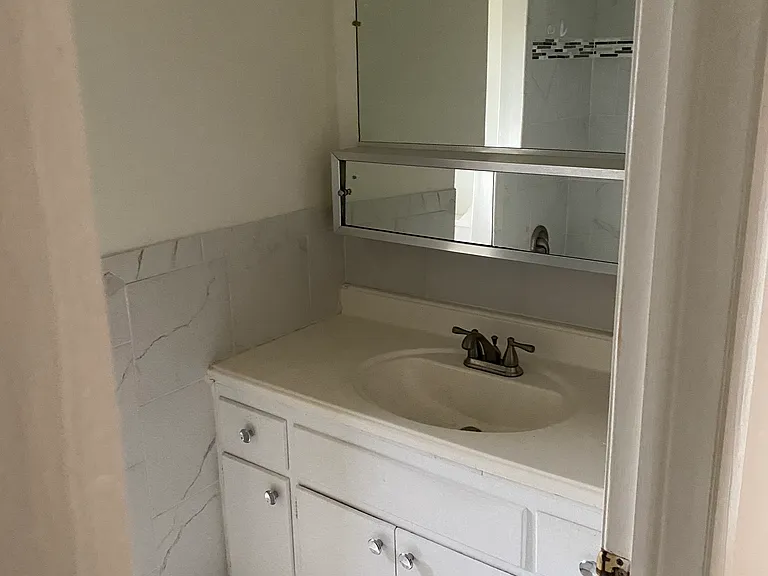 447 N Gates Ave #1 — Photo 9