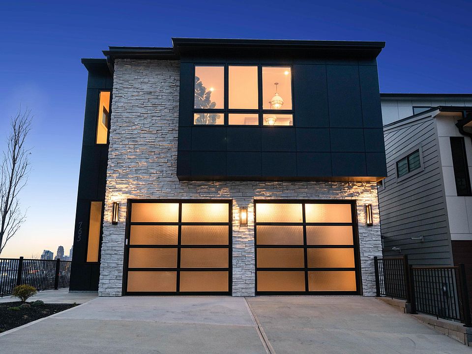 1st image of 765 E 11th St