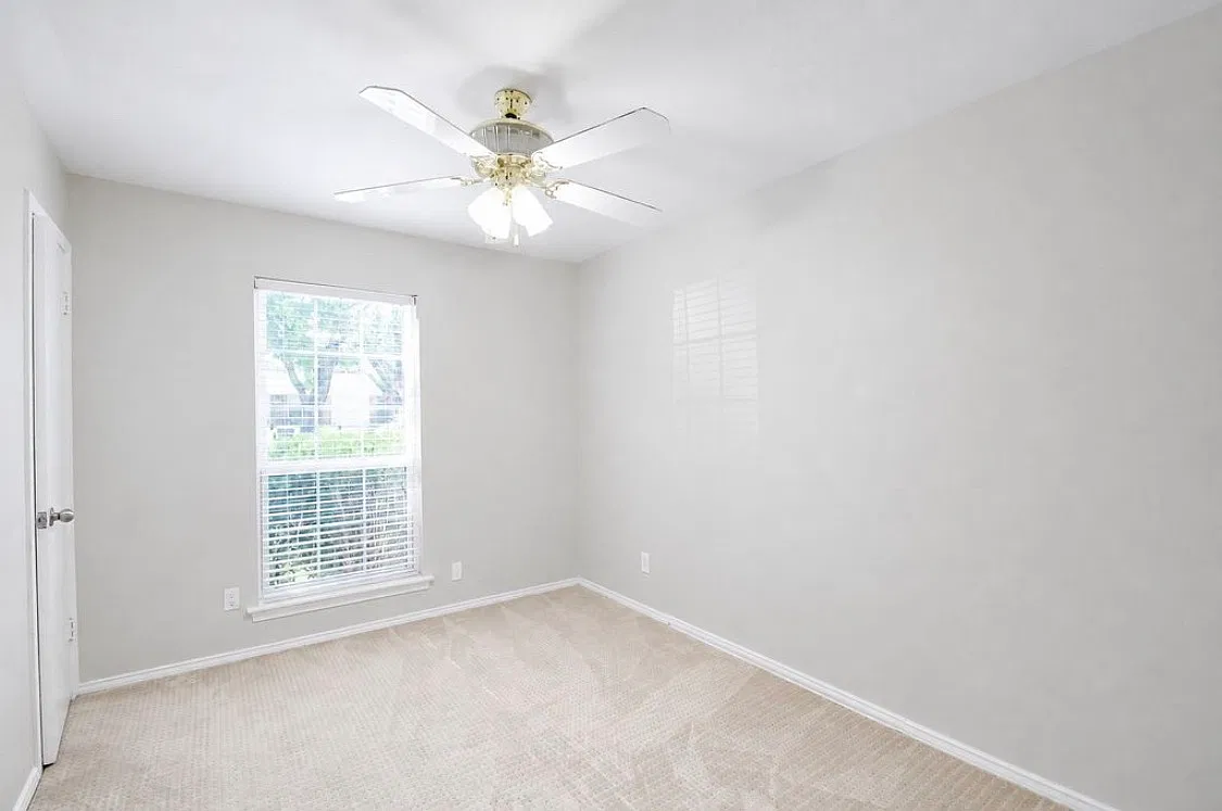 3 bed, 1.5 bath, 1273 sqft, $2,350 — Photo 3