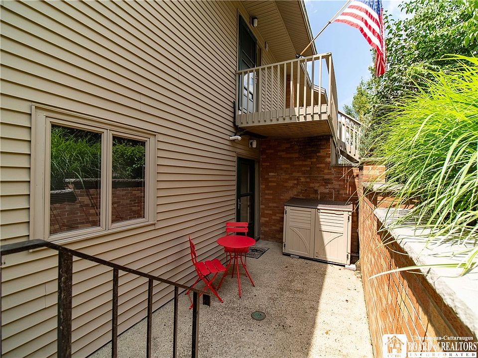 1st image of 38 Oneida Dr
