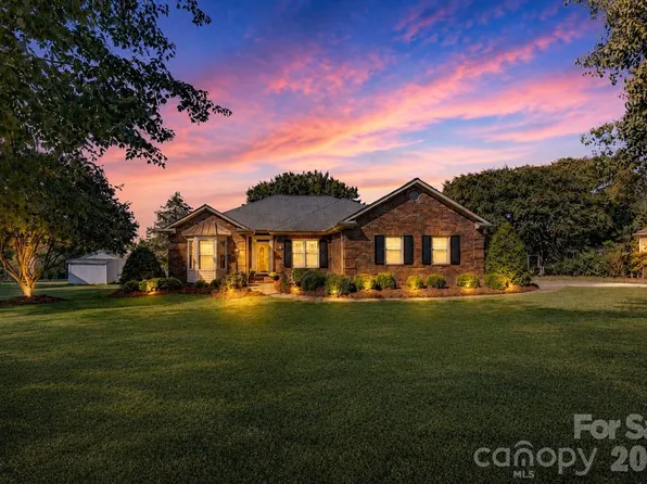 246 Canvasback Rd, Mooresville, NC 28117