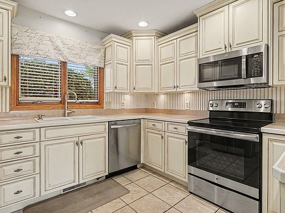 4th image of 6290 Gentry Ct S #24