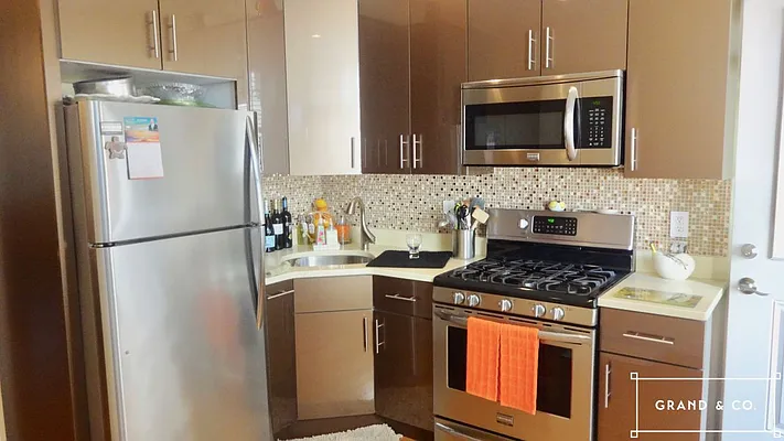 Rented by Grand & Co. | media 44