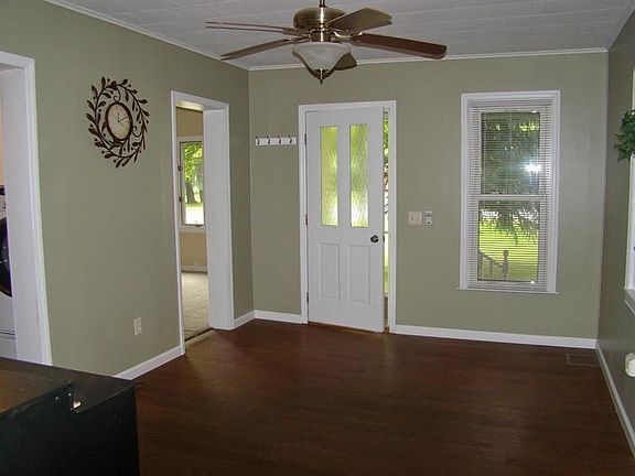 Foyer/Entry way. New Paint.