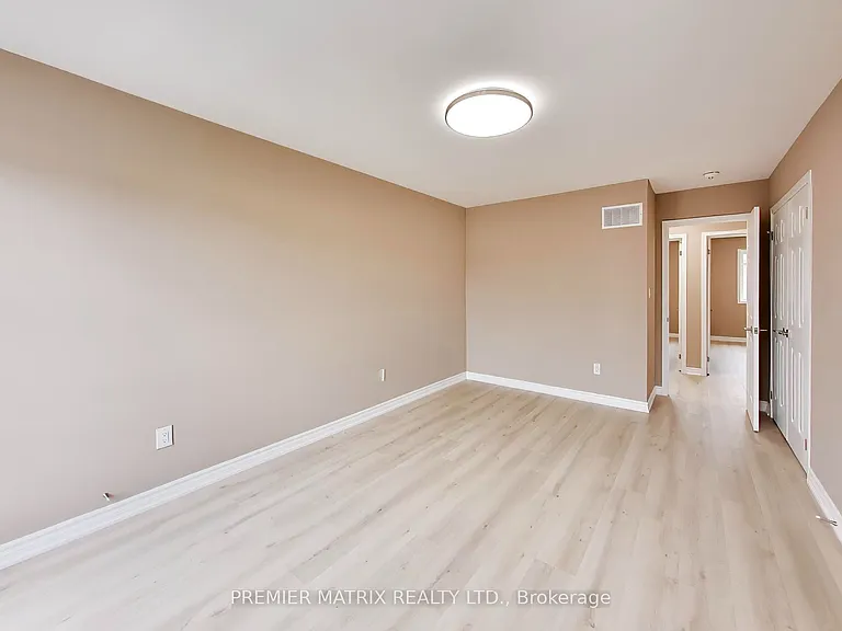 37 Shiff Cres — Photo 21