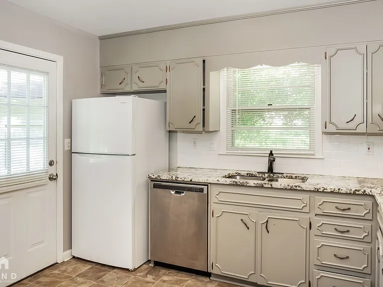 1003 Heard Ct SE — Photo 8