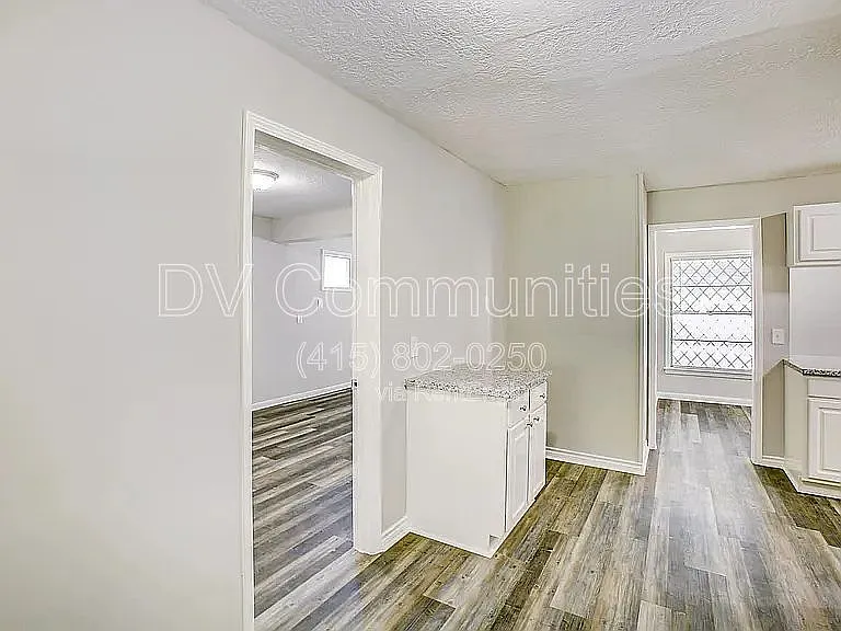 1118 Madison Ave — Photo 15