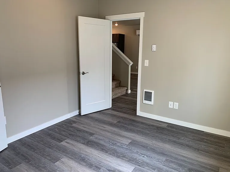 644 E St — Photo 12