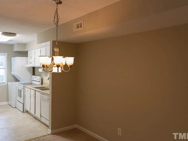 109 Scott Ln #109 — Photo 4