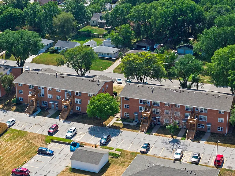 Plaza Manor — Photo 13
