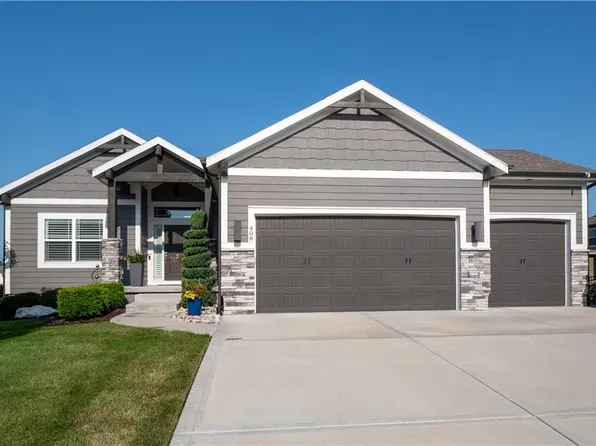 408 SE Brookside Dr, Lees Summit, MO 64063