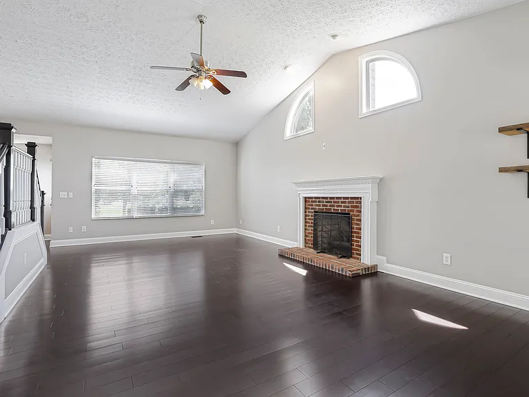 4392 Greensbury Dr — Photo 14
