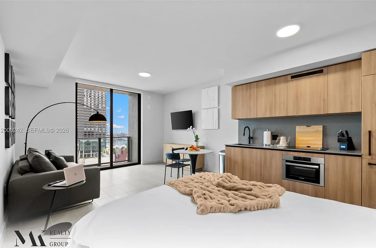 Studio, 1.0 bath, 500 sqft, $4,500 — Photo 2