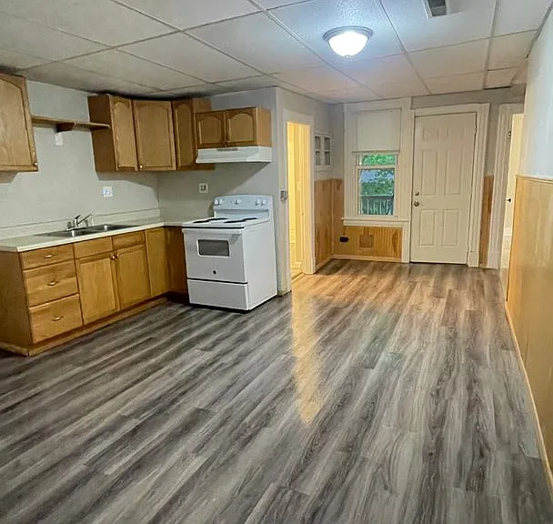 96 Nonotuck Ave — Photo 16