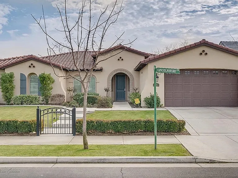 12213 Lincolnshire Dr — Photo 2