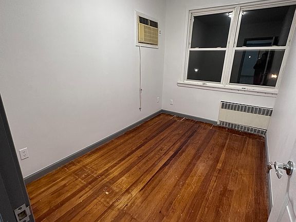 3rd image of 917 124th St Floor 2