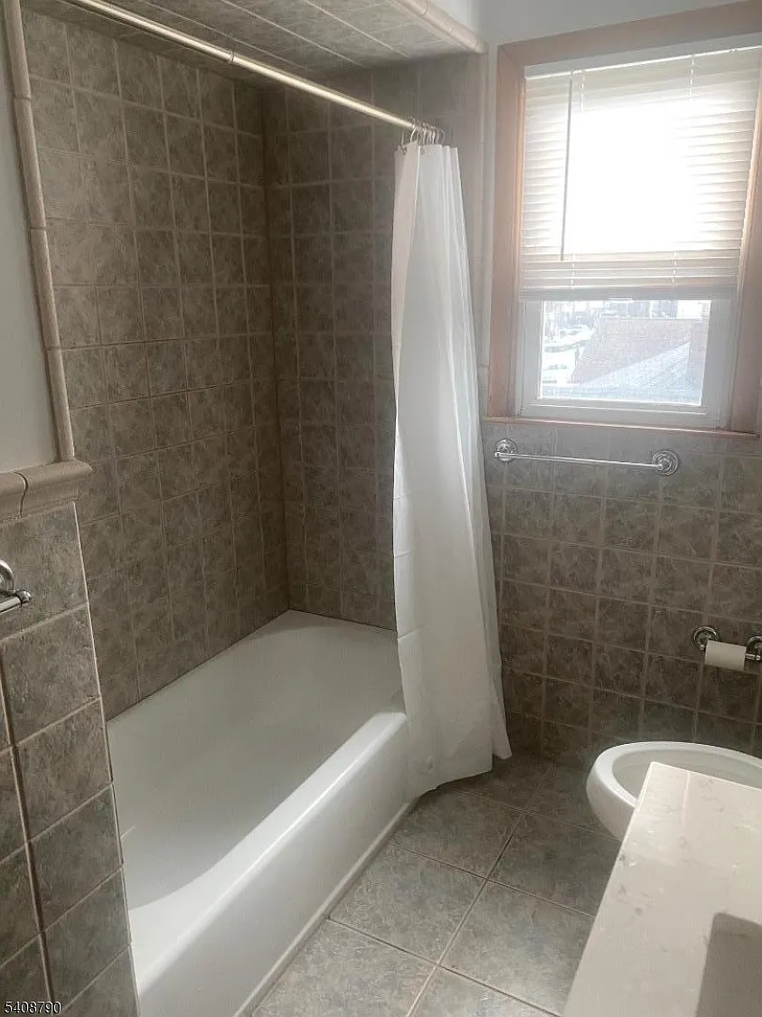 3 bed, 1.0 bath, $3,000 — Photo 4