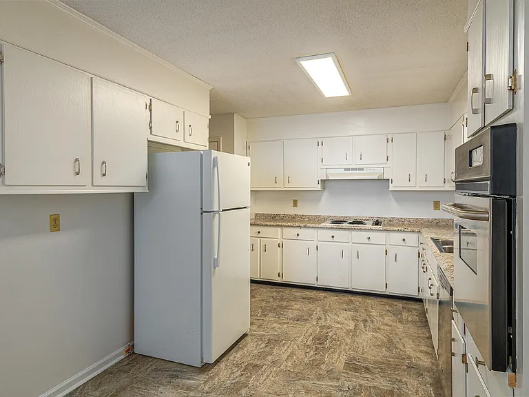 9422 Fuller Rd — Photo 8