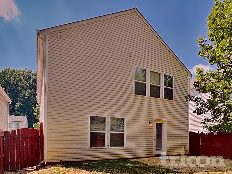 7242 Fox Point Dr — Photo 15