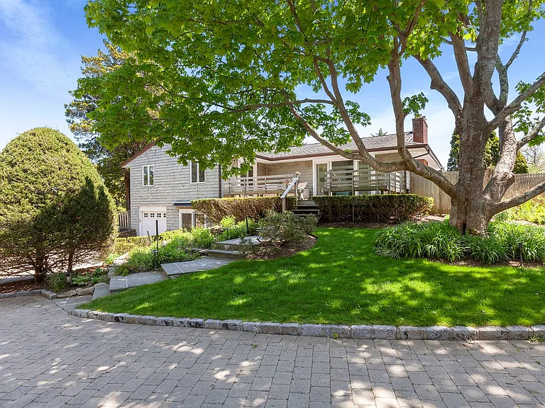 26 Georgian Ln — Photo 2