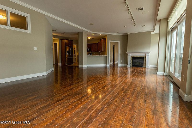 4th image of 17 Chapel Street #604