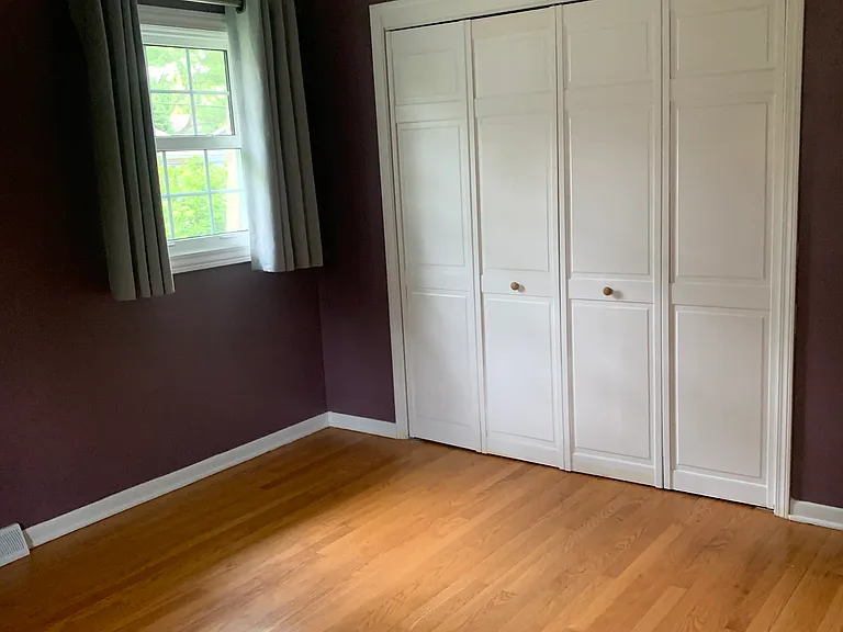 1232 Laurel Ln — Photo 3