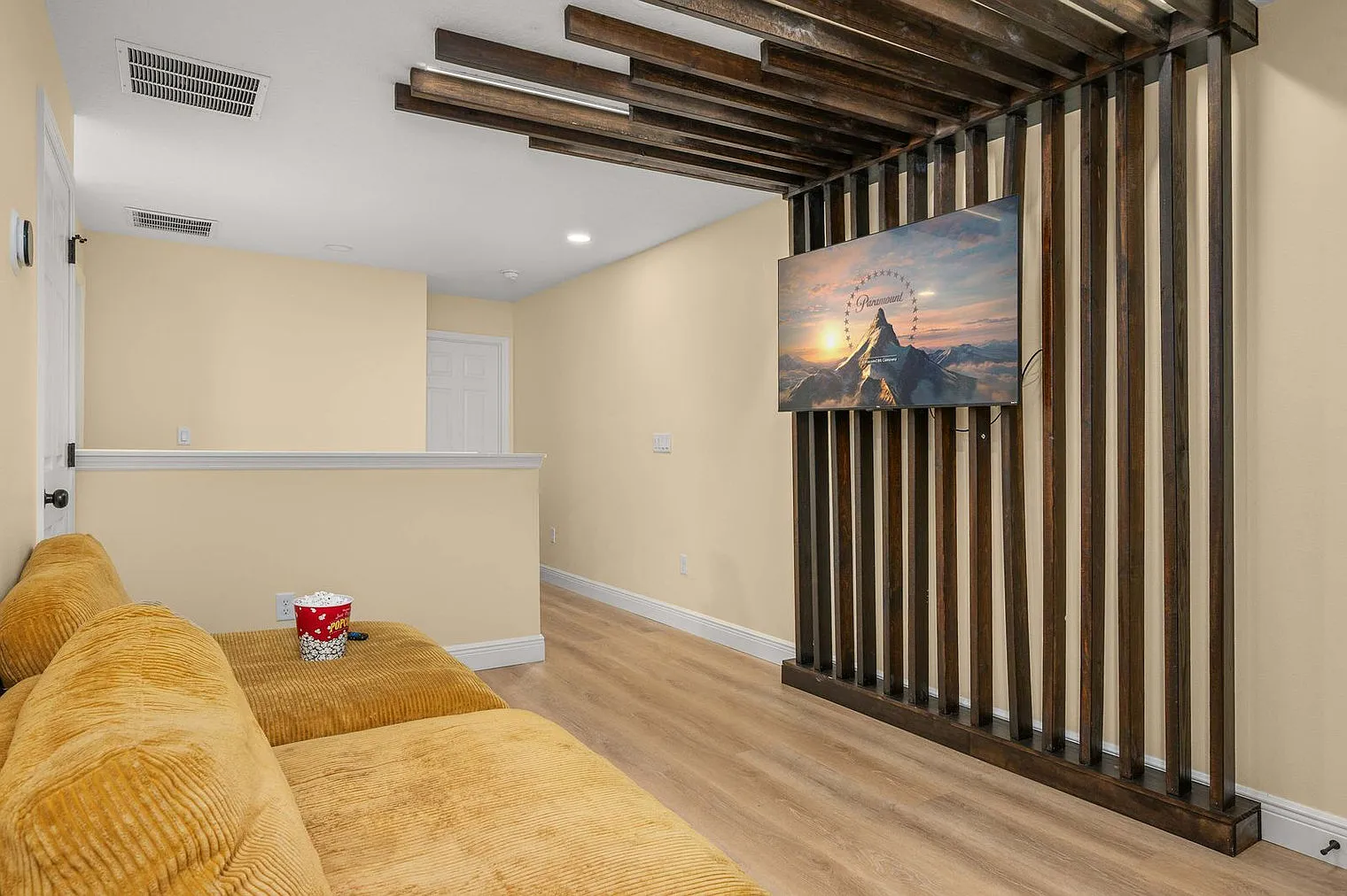 5 bed, 4.0 bath, 2292 sqft, $3,878 — Photo 2
