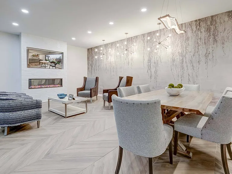 Castlewood Apartments — Photo 8