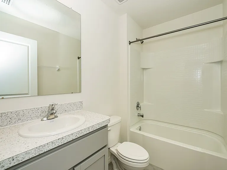 796 SE 66th Ter — Photo 13