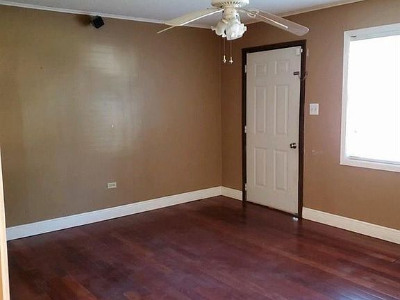 3rd image of 212 Cascade Dr