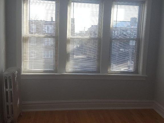 4th image of 484 N Austin Blvd APT 3
