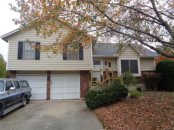 2nd image of 209 SE Bristol Dr