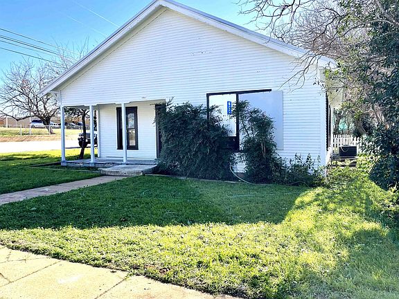 2nd image of 110 E Lampasas