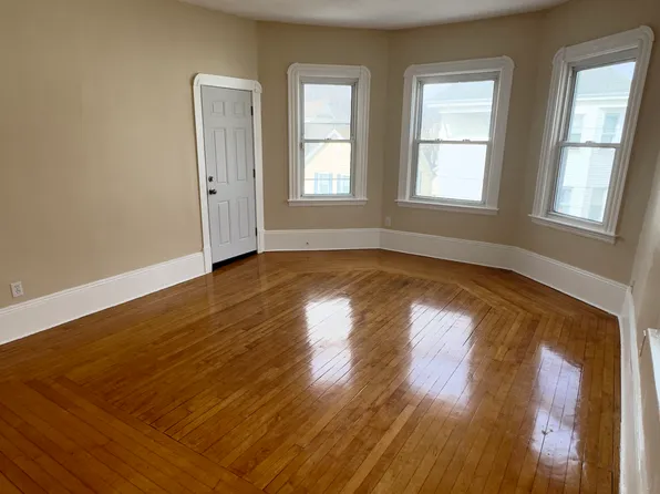 136 Nye St, New Bedford, MA 02740