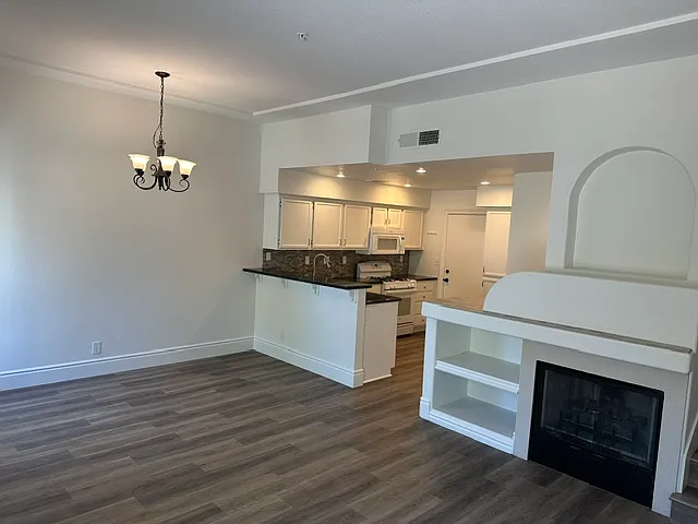 2 bed, 1200 sqft, $3,400 — Photo 4