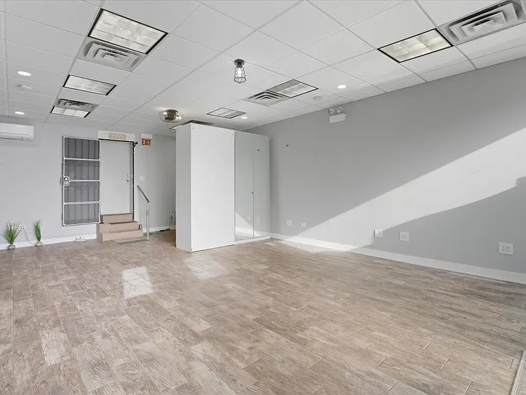 1338 W Irving Park Rd #1 — Photo 6