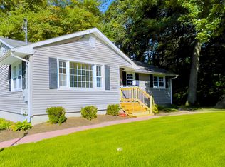 32 Martin Ct, Uncasville, CT 06382