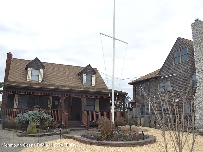 11 3rd Ave — Photo 5