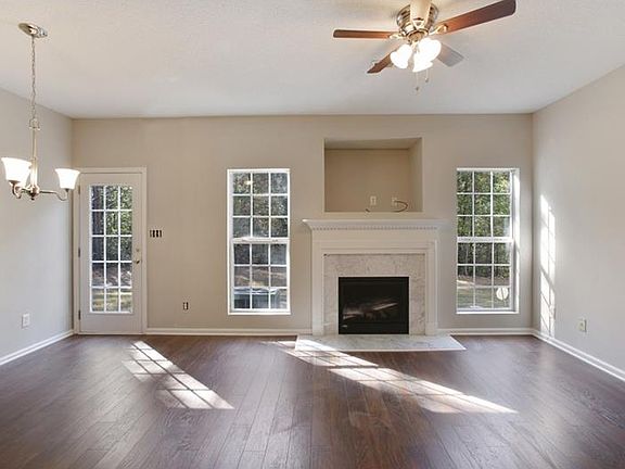 4th image of 4645 Parkway Cir