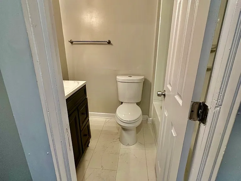 618 E Vine St #B — Photo 7