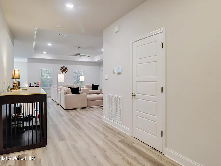 4937 Fern Dr — Photo 4