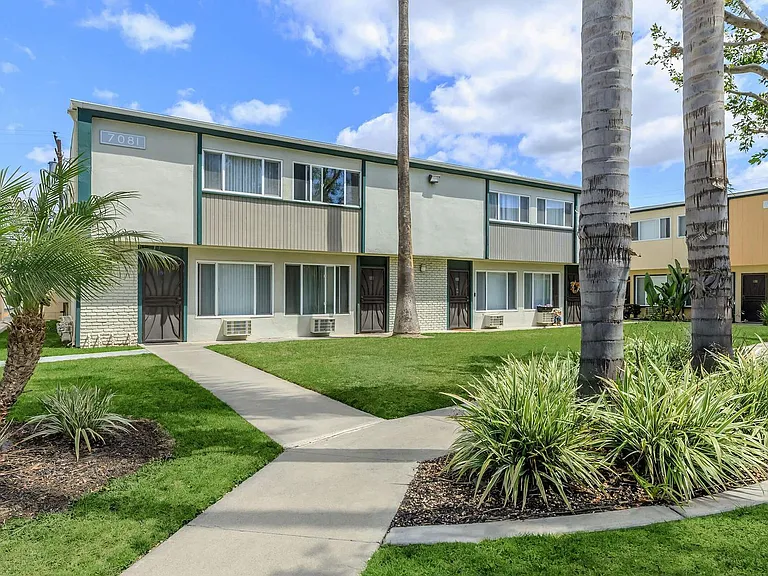 Villa Pacific Townhomes — Photo 28