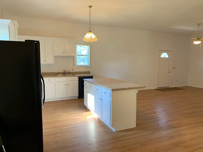 40 Suburban Ct — Photo 4