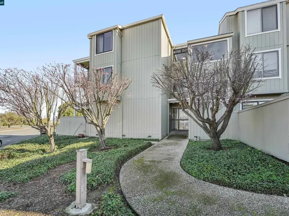 2 Lakeview Ct, Novato, CA 94947