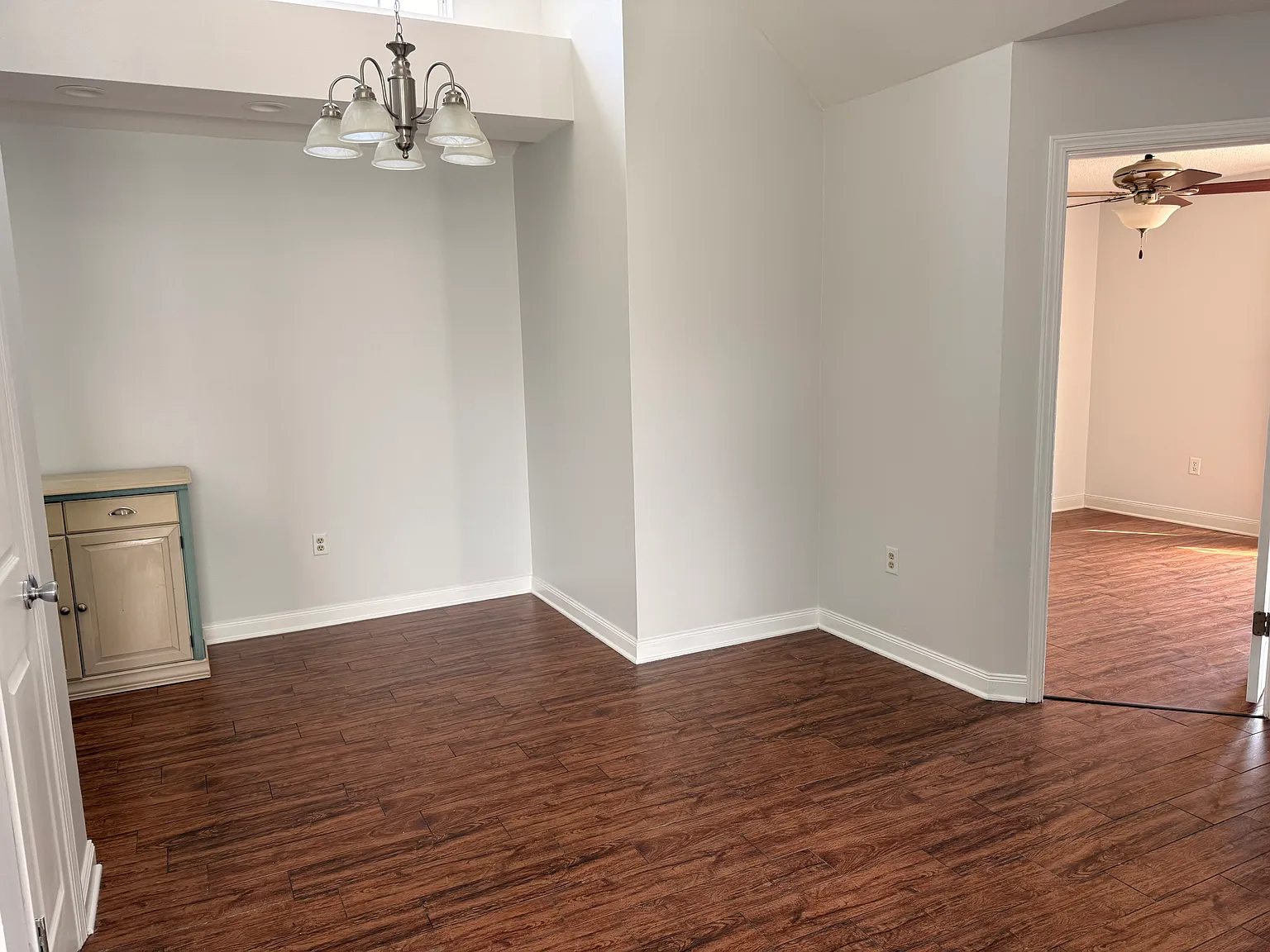 3 bed, 1033 sqft, $2,100 — Photo 4