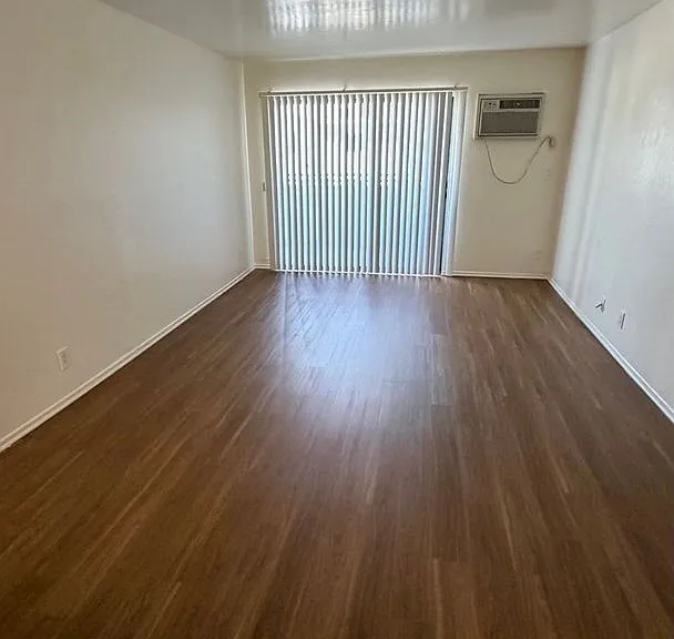 6726 WOODLEY — Photo 9